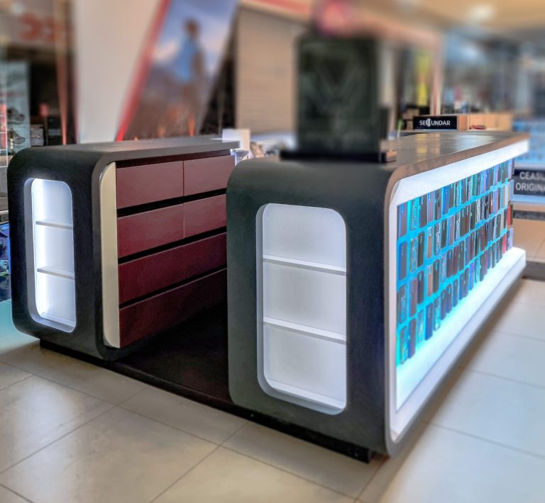 Structură interioară insulă comercială cu sertare bordo și mecanism vitrină glisantă tip Jolly