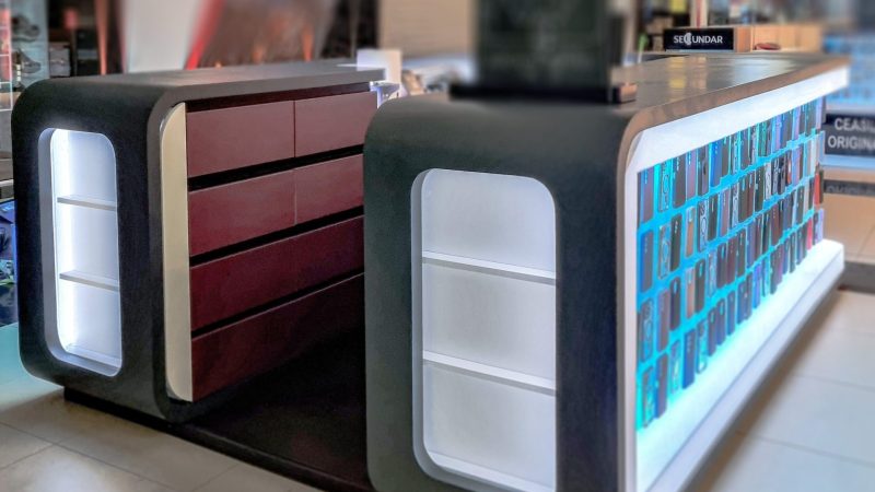 Structură interioară insulă comercială cu sertare bordo și mecanism vitrină glisantă tip Jolly