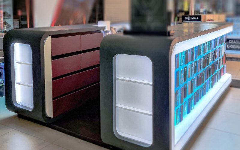 Structură interioară insulă comercială cu sertare bordo și mecanism vitrină glisantă tip Jolly