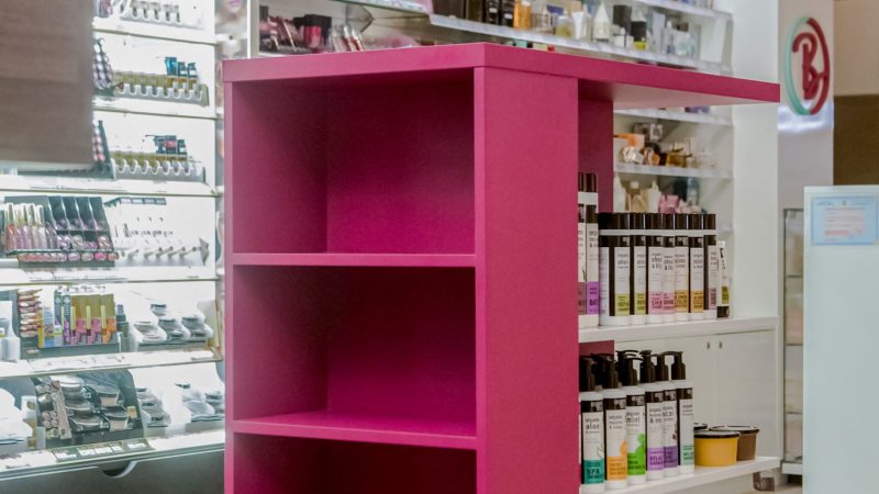 Detaliu constructie stand comercial din PAL roz 18mm dublat.